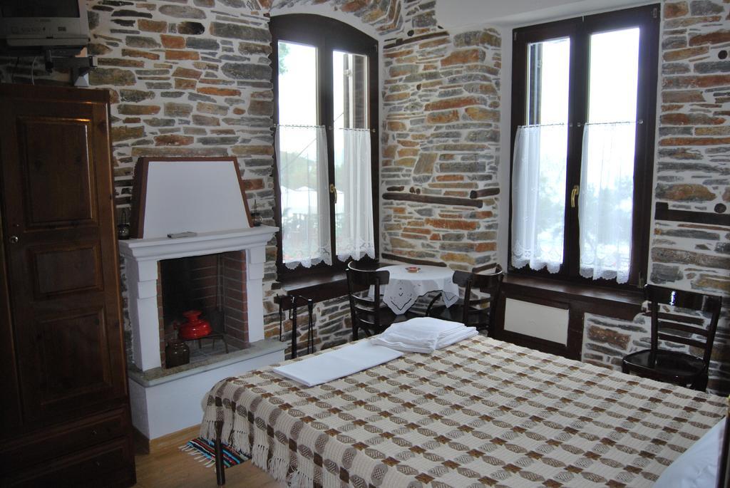 Paris & Eleni Apartman Áfiszosz Szoba fotó