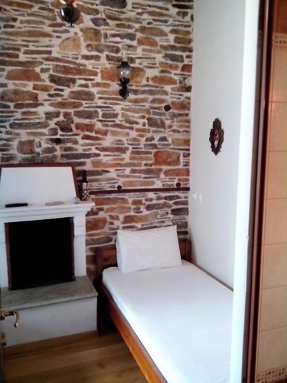 Paris & Eleni Apartman Áfiszosz Szoba fotó